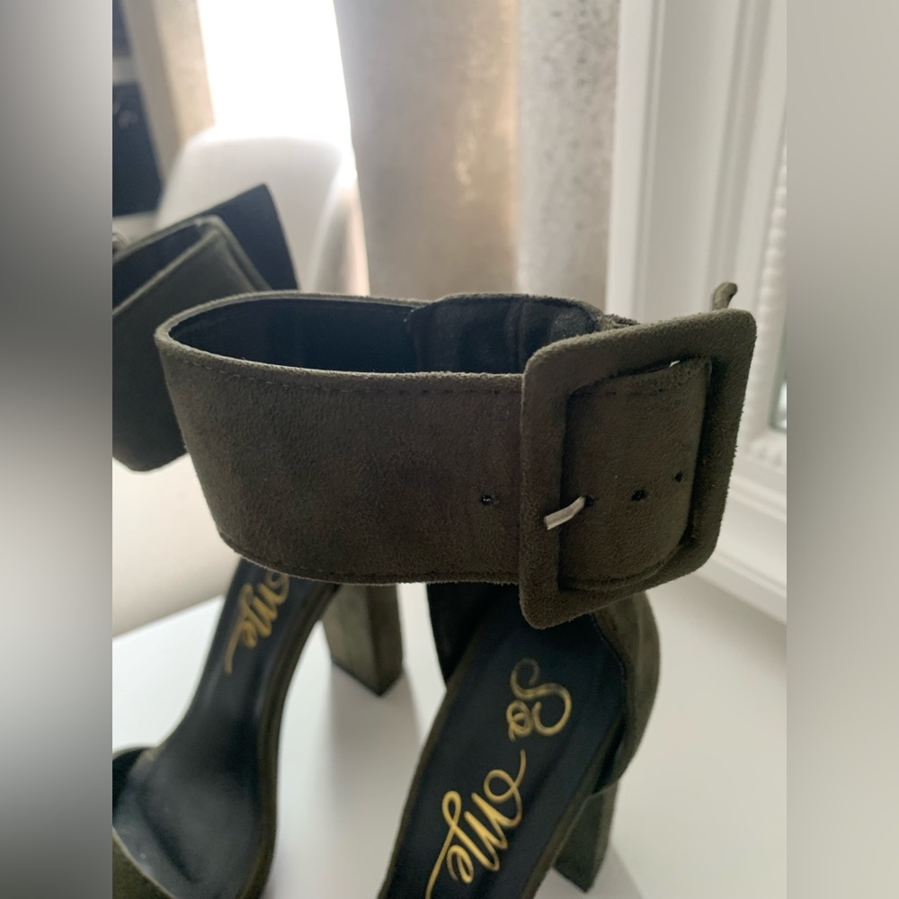 Heels - Picture 3 of 4